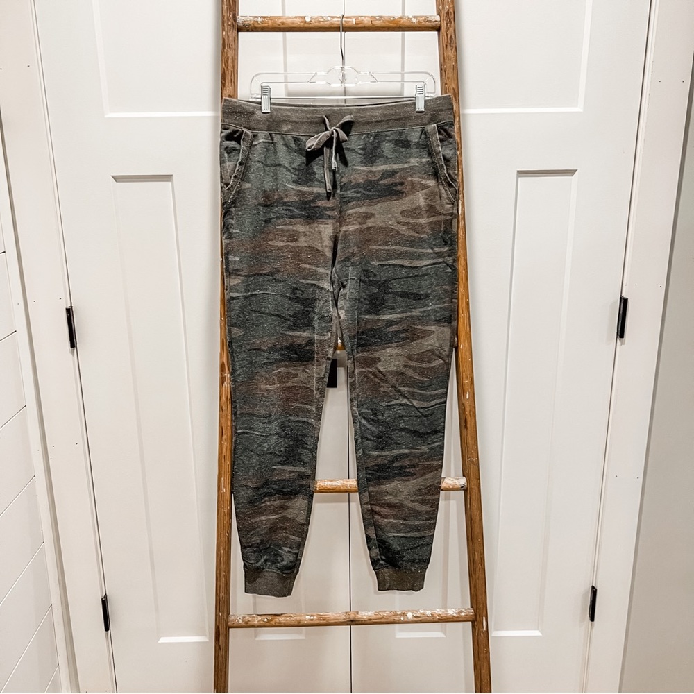 Z Supply Camo Joggers | Large